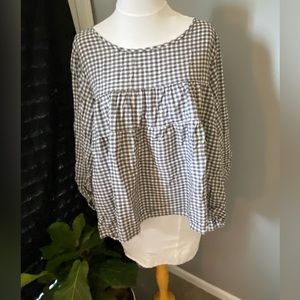 Max Studio long sleeve black and white checkered ruffle top M